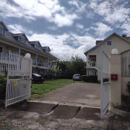 Club Caribbean Apartments Runaway Bay Kültér fotó