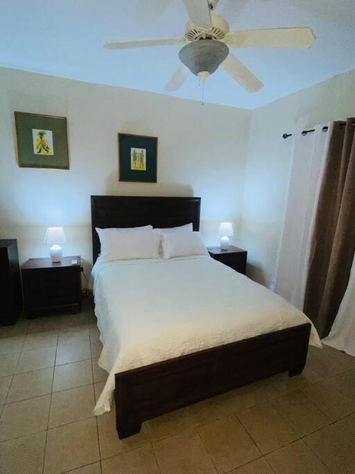 Club Caribbean Apartments Runaway Bay Kültér fotó