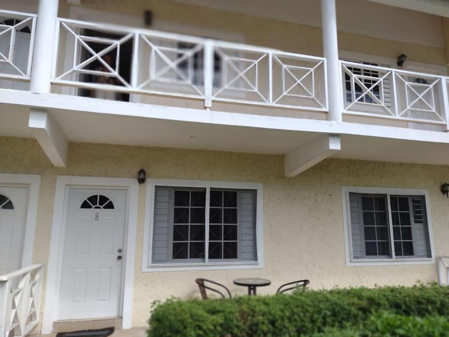 Club Caribbean Apartments Runaway Bay Kültér fotó